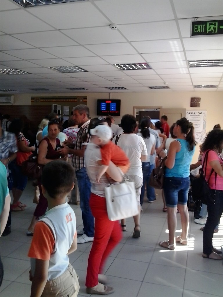 Colas en el Registro Civil de Chisinau